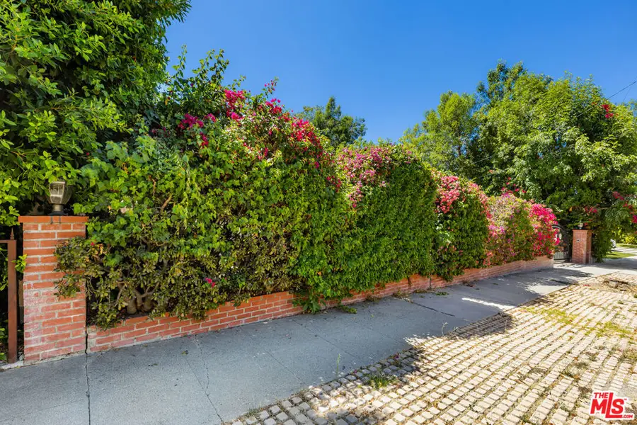 20628 Clark Street, Woodland Hills, CA 91367 - #2