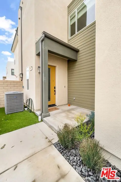 27525 Illumination Court, Valencia, CA 91381 - Image #2