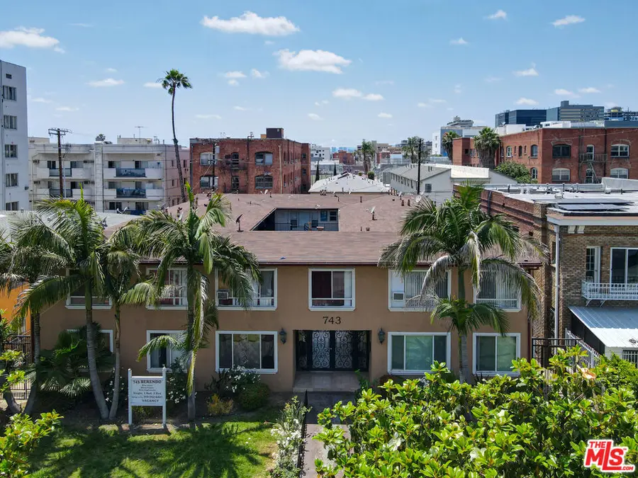 743 S Berendo Street, Los Angeles, CA 90005 - Image #3