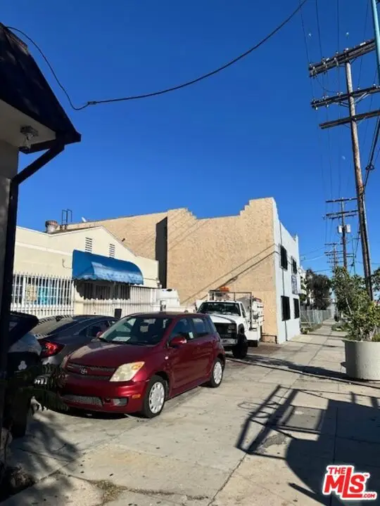 10831 Magnolia Boulevard, North Hollywood, CA 91601 - #2