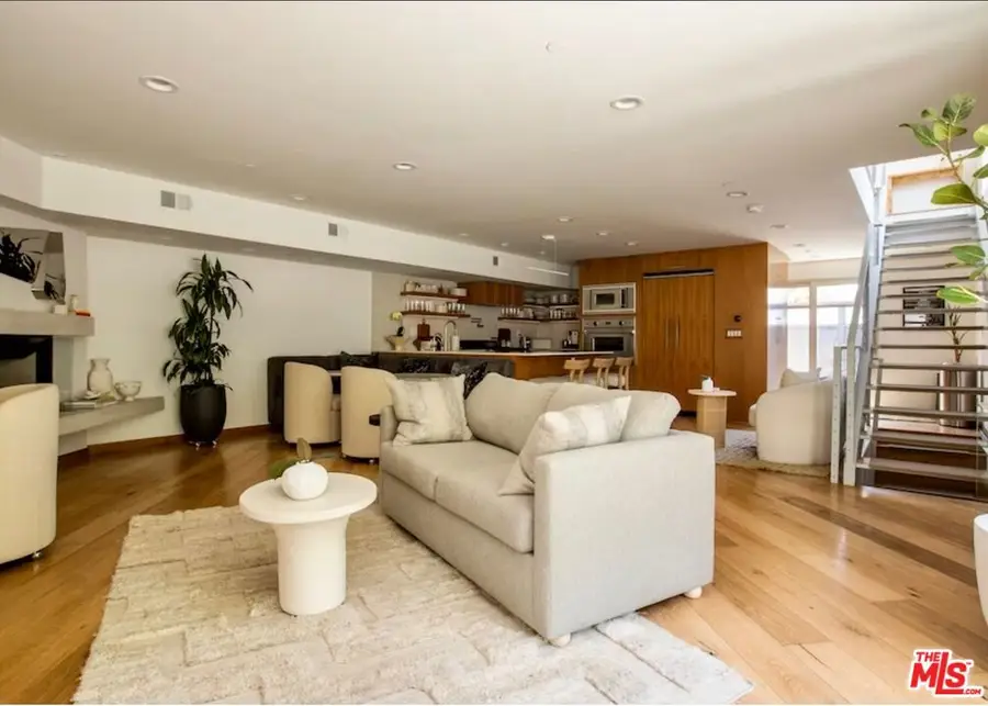 512 Brooks Avenue #6, Venice, CA 90291 - #2