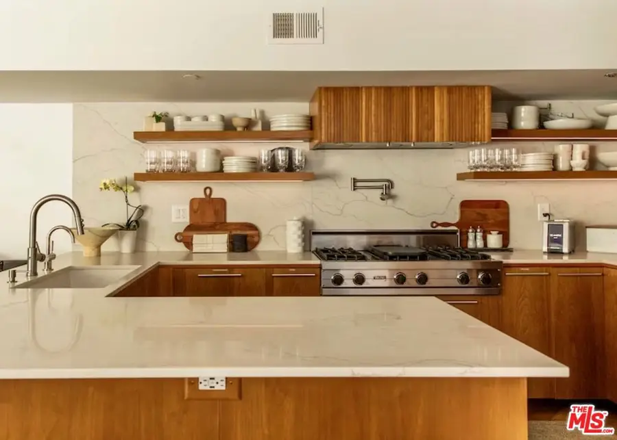 512 Brooks Avenue #6, Venice, CA 90291 - #3