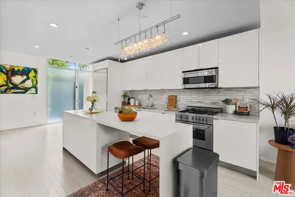 7917 Willoughby Avenue #2, Los Angeles, CA 90046