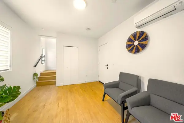 497 N St Andrews Place, Los Angeles, CA 90004