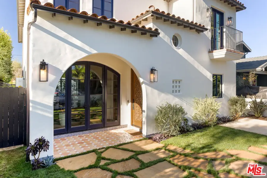 2445 Glyndon Avenue, Venice, CA 90291 - #2