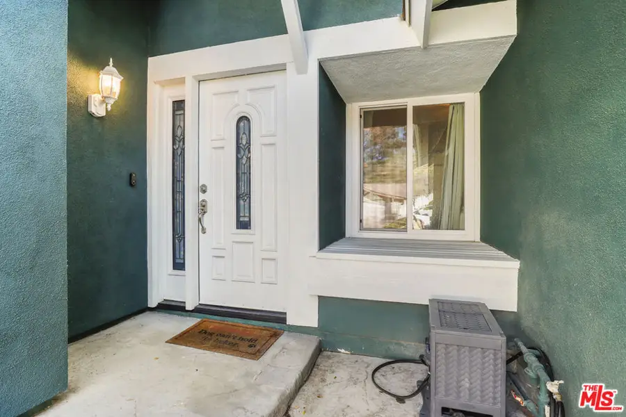 27558 Pamplico Drive, Valencia, CA 91354 - Image #2