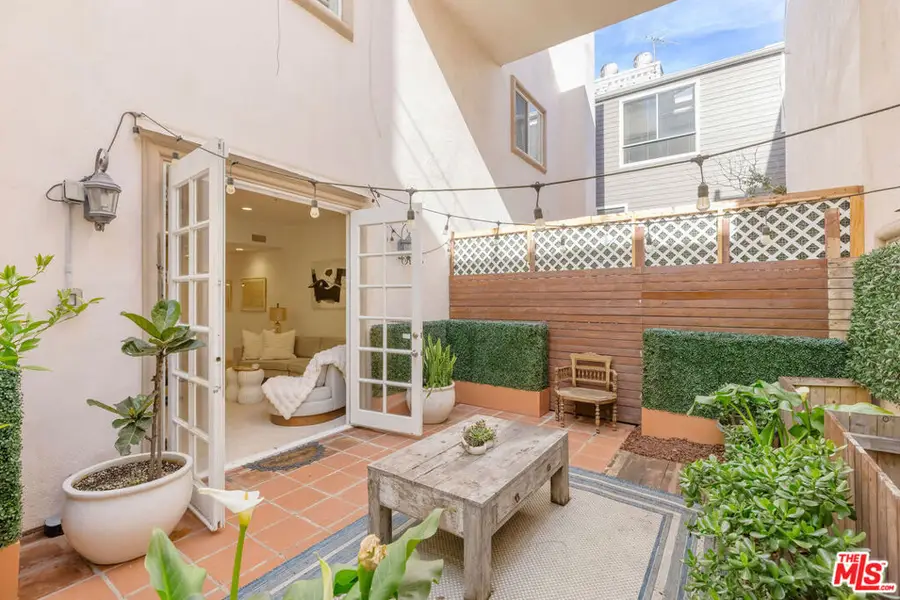 11963 Mayfield Avenue #102, Los Angeles, CA 90049 - #2