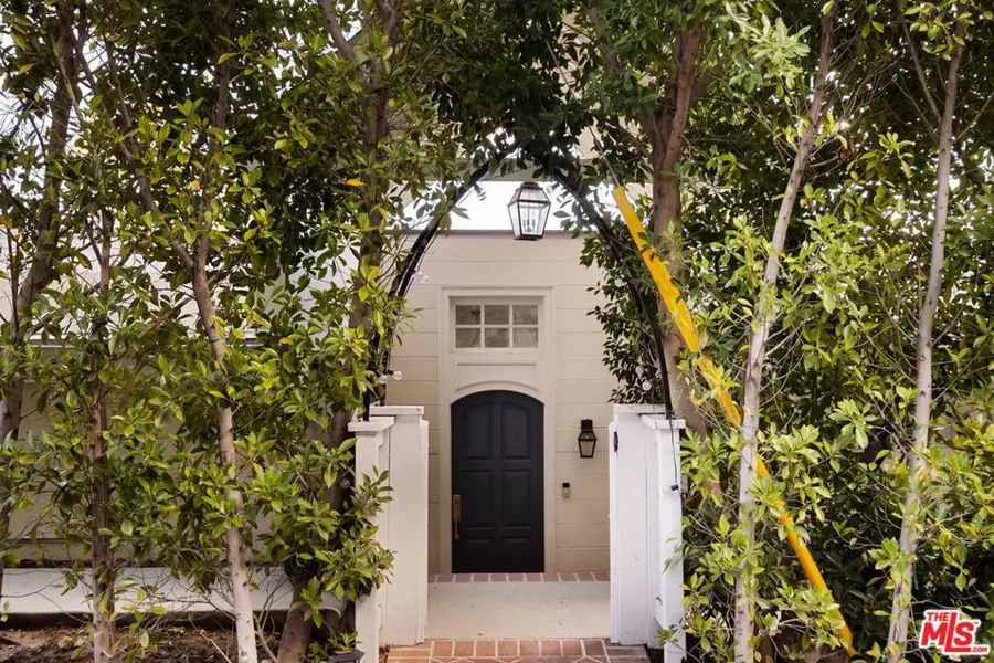 15075 Rayneta Drive, Sherman Oaks, CA 91403 - Image #2