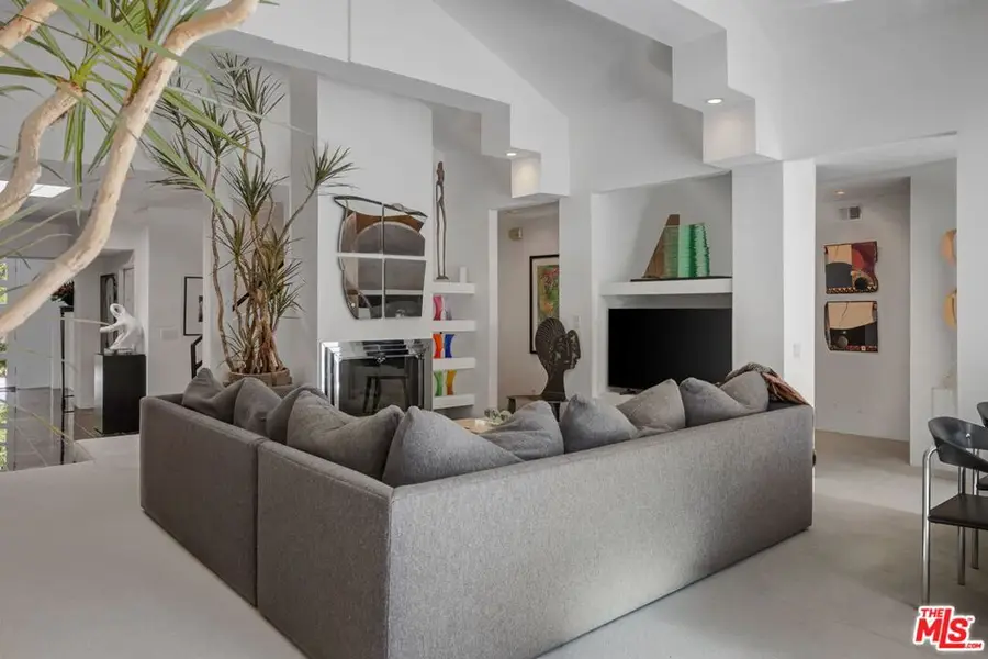 4219 Tarzana Estates Drive, Tarzana, CA 91356 - Image #2