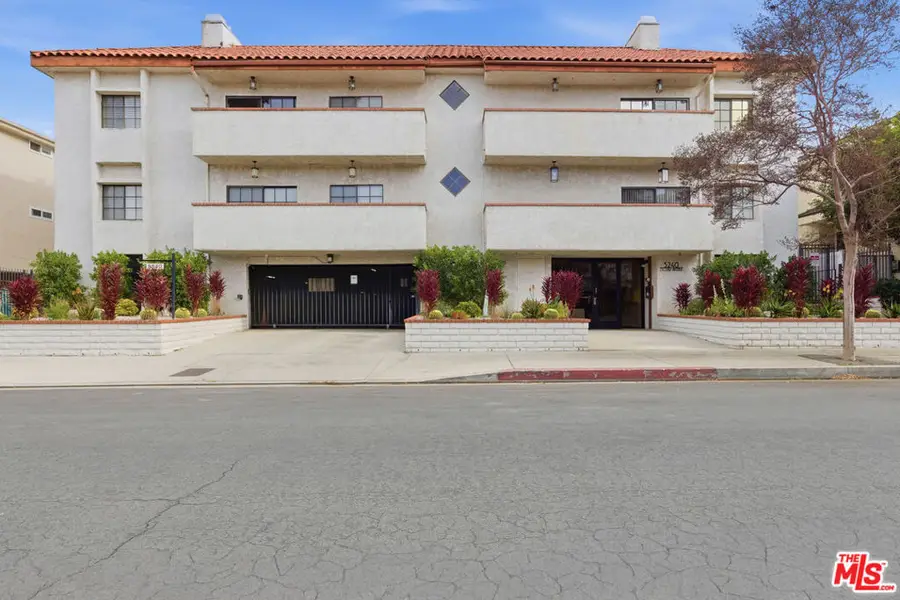 5240 Zelzah Avenue #106, Encino, CA 91316 - Image #2