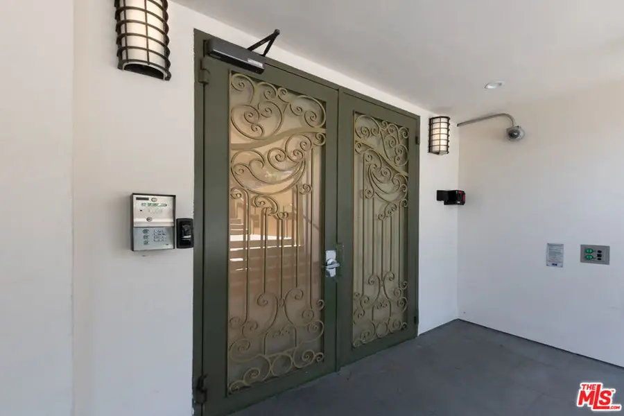 1353 N Fuller Avenue #PH7, Los Angeles, CA 90046 - #2