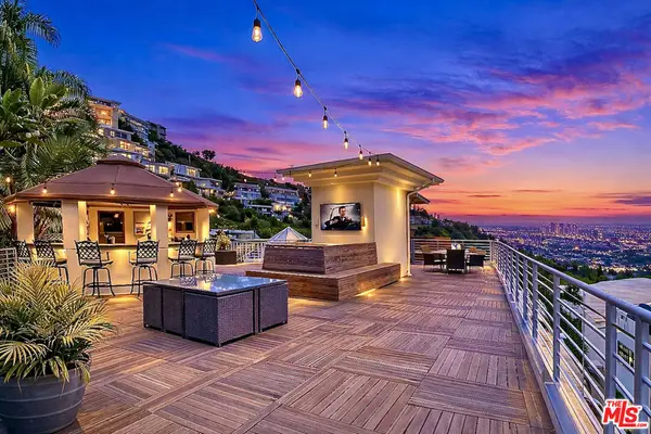 8835 Evanview Drive, Los Angeles, CA 90069