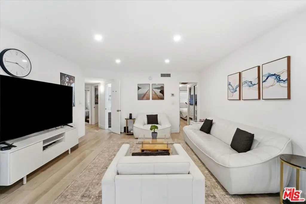 5414 Newcastle Avenue #26, Encino, CA 91316 - Image #1