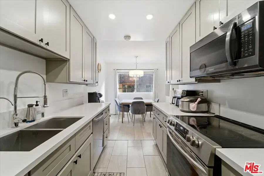 5414 Newcastle Avenue #26, Encino, CA 91316 - Image #2