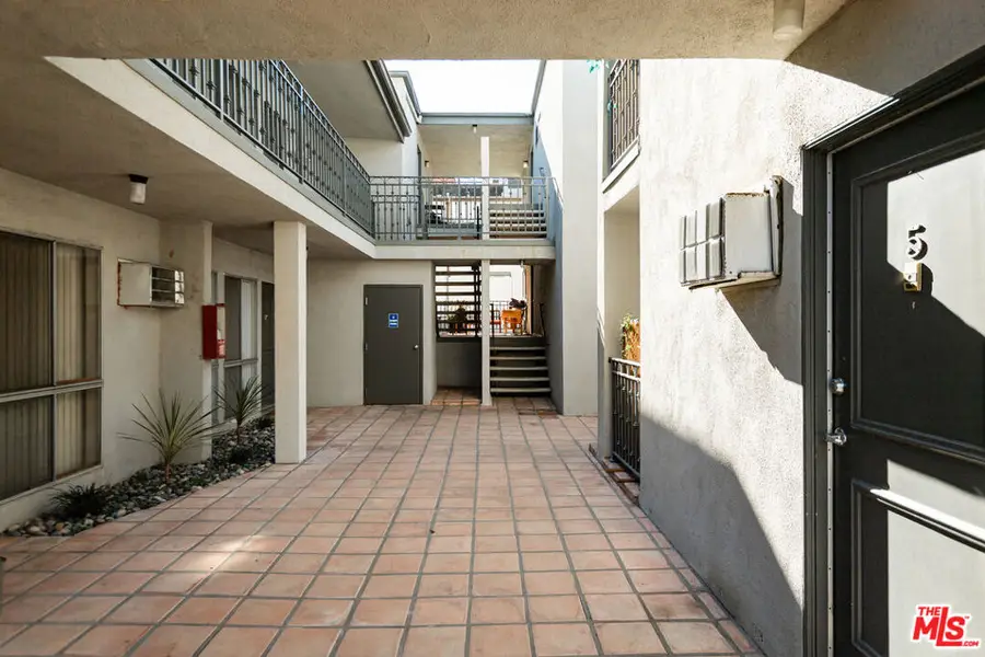 13558 Moorpark Street, Sherman Oaks, CA 91423 - Image #3