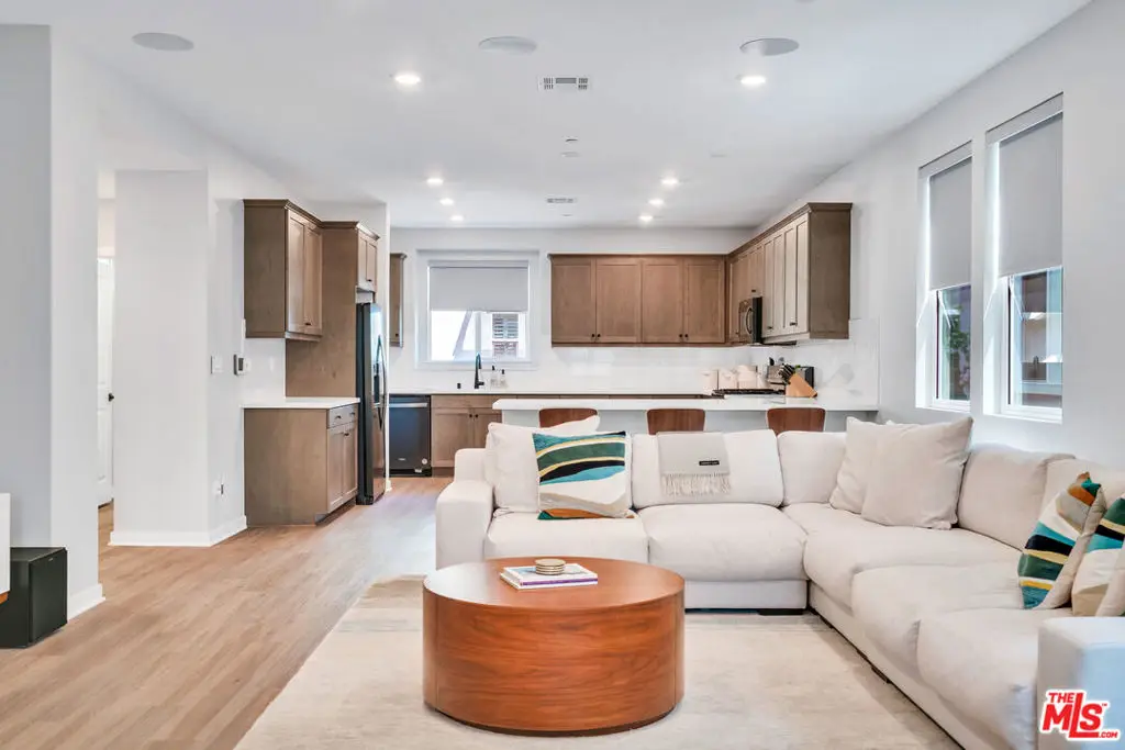 515 Daniel Freeman Circle, Inglewood, CA 90301 - Image #1