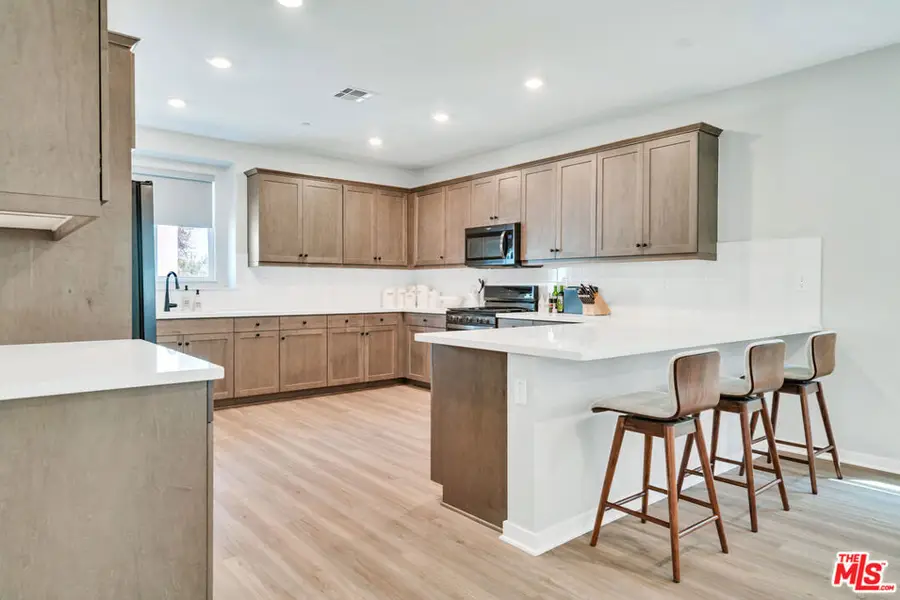 515 Daniel Freeman Circle, Inglewood, CA 90301 - Image #2