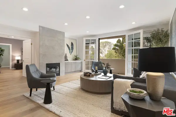 575 S Barrington Avenue #211, Los Angeles, CA 90049