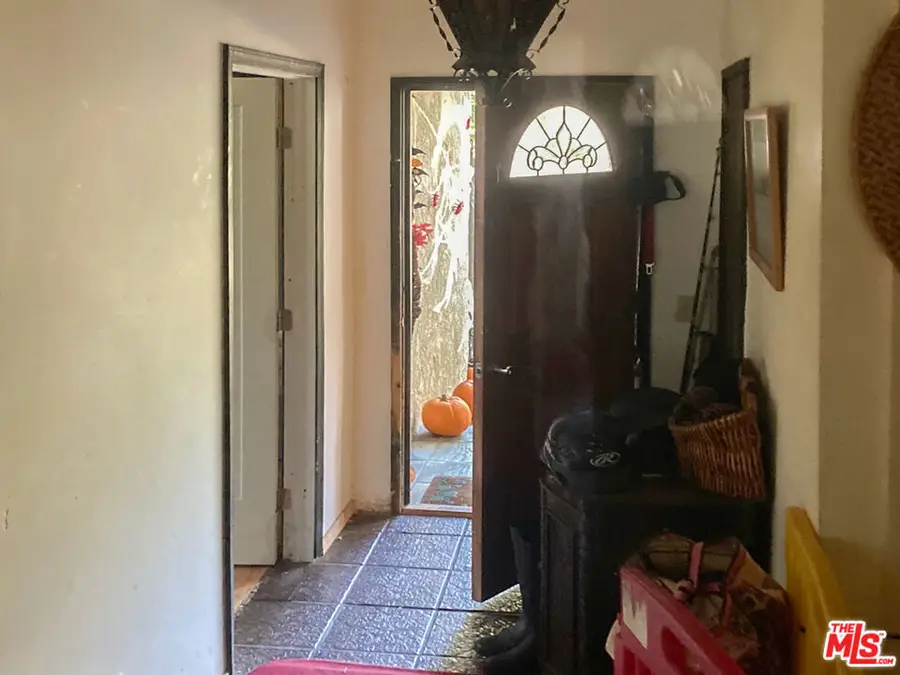 25614 Timpangos Drive, Calabasas, CA 91302 - Image #3