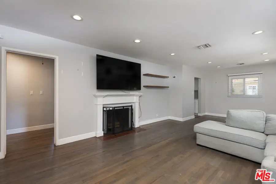 15525 Sylvan Street, Van Nuys, CA 91411 - Image #2