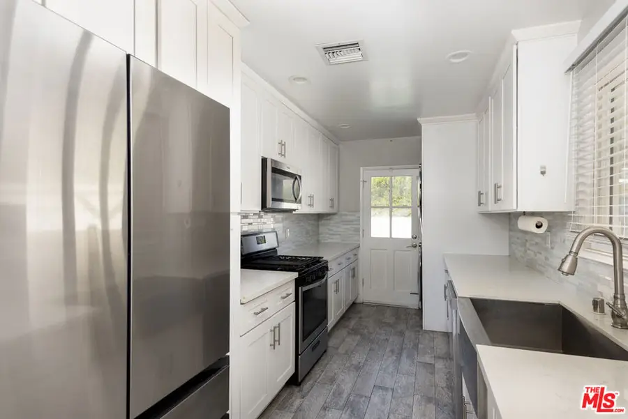 15525 Sylvan Street, Van Nuys, CA 91411 - Image #3