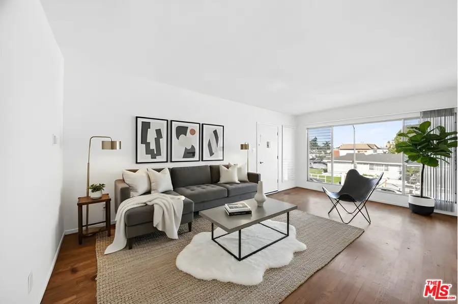 304 E 95th Street, Los Angeles, CA 90003 - Image #2