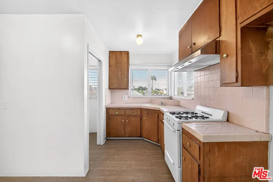 304 E 95th Street, Los Angeles, CA 90003 - Image #3