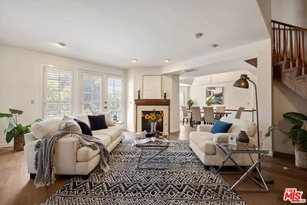 18135 Burbank Boulevard #6, Tarzana, CA 91356 - #1