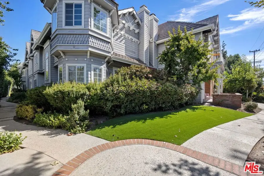 18135 Burbank Boulevard #6, Tarzana, CA 91356 - #3