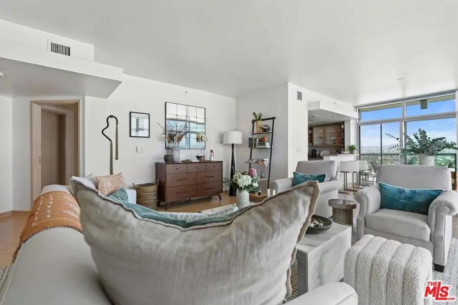 13700 Marina Pointe Drive #1423, Marina Del Rey, CA 90292 - Image #2