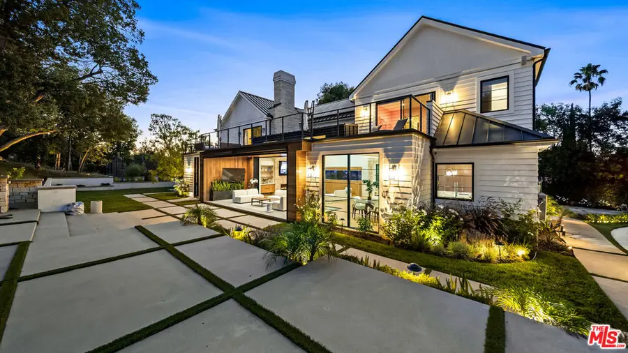 18762 Wells Drive, Tarzana, CA 91356 - Image #2