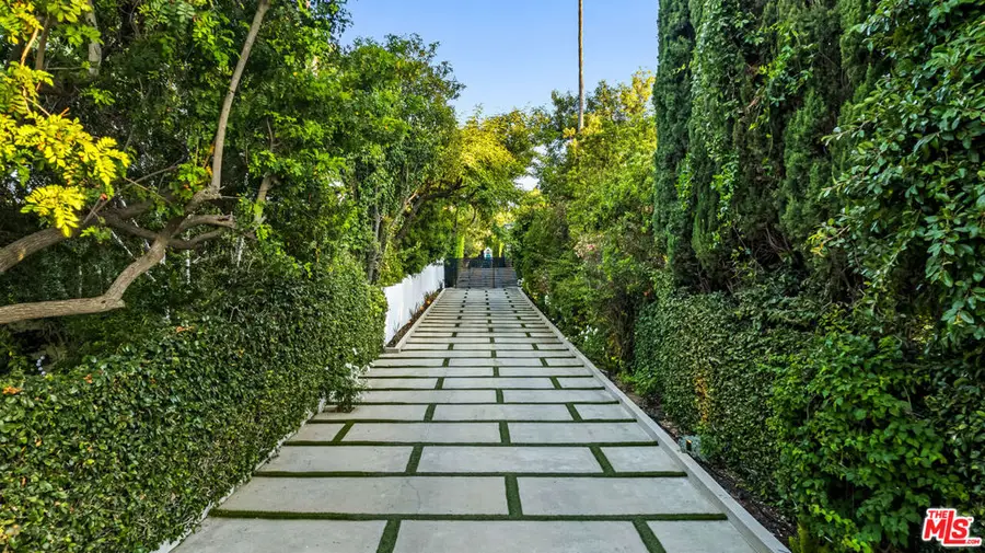 18762 Wells Drive, Tarzana, CA 91356 - Image #3