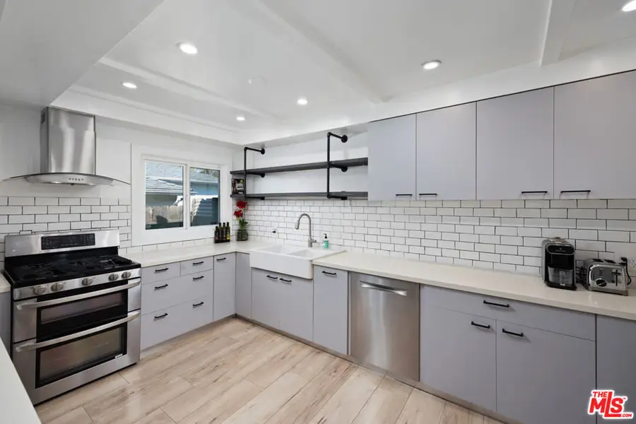 5751 Andasol Avenue, Encino, CA 91316 - #3