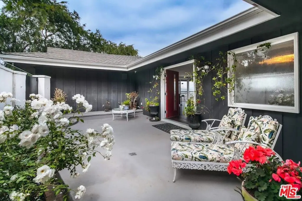 3200 Wrightwood Drive, Studio City, CA 91604 - Image #1