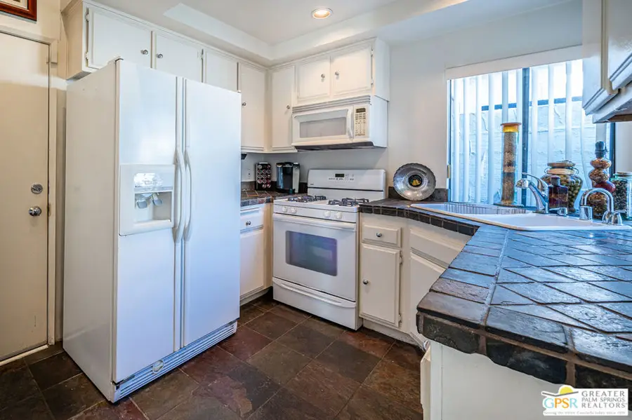 2240 E Miramonte Circle #C, Palm Springs, CA 92264 - #3