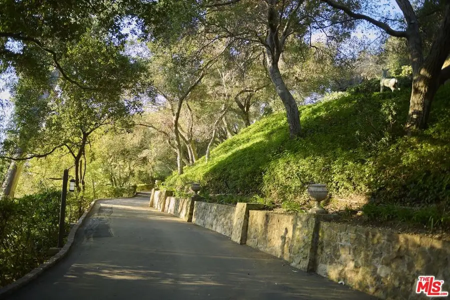 9631 Cedarbrook Drive, Beverly Hills, CA 90210 - Image #2