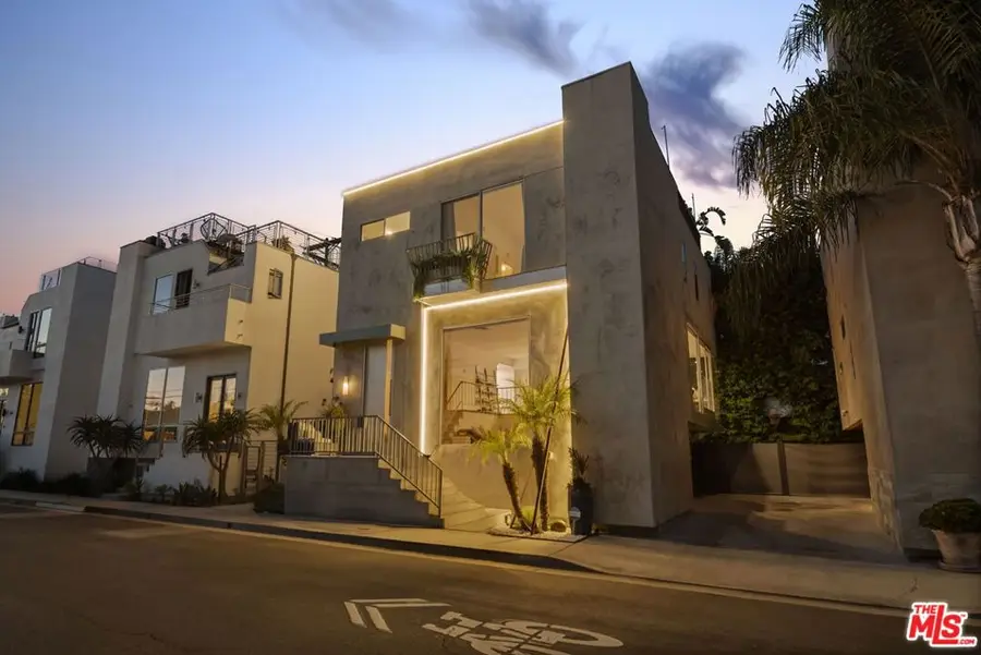 657 Mildred Avenue, Venice, CA 90291 - #2