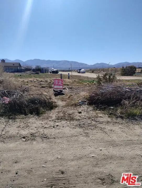 111 R12 E 12 Street #(D, Sun Village, CA 93543