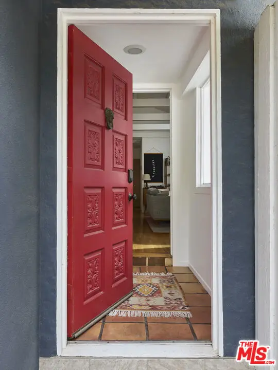 8460 Kirkwood Drive, Los Angeles, CA 90046