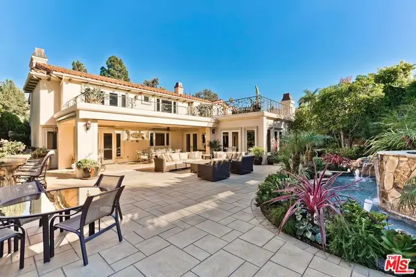 10212 Briarwood Drive, Los Angeles, CA 90077