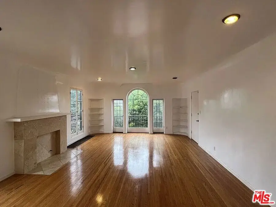 942 S Mansfield Avenue, Los Angeles, CA 90036 - #2