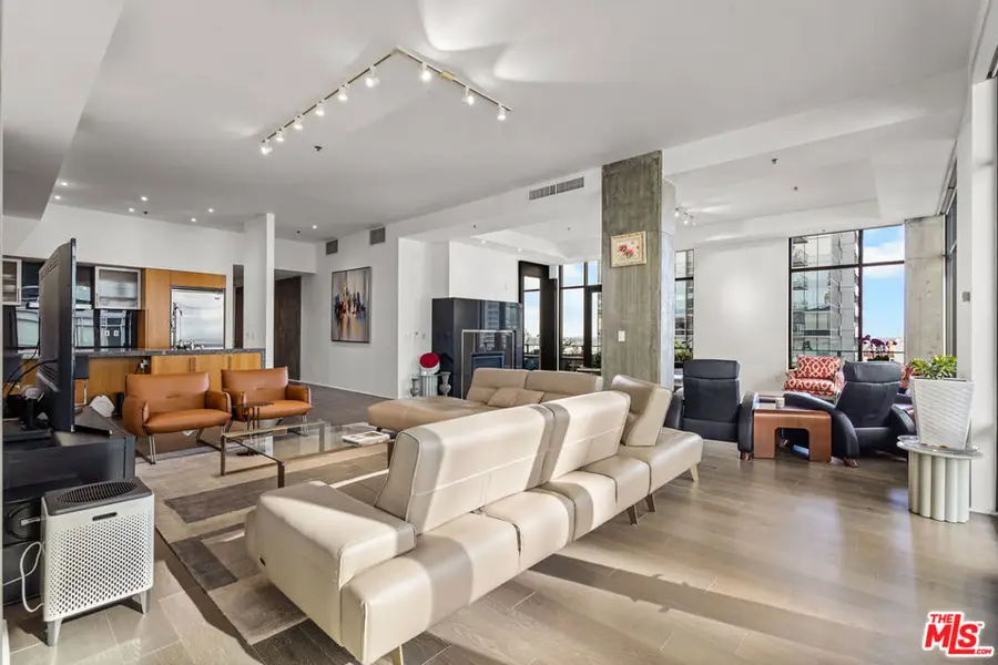 1111 S Grand Avenue #PH1, Los Angeles, CA 90015 - #3