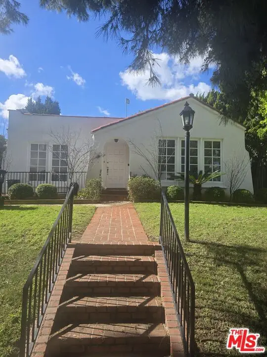 129 N Almont Drive, West Hollywood, CA 90048