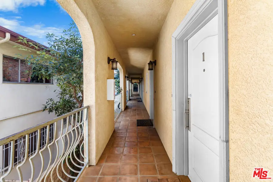 528 N Westmoreland Avenue #5, Los Angeles, CA 90004 - #3