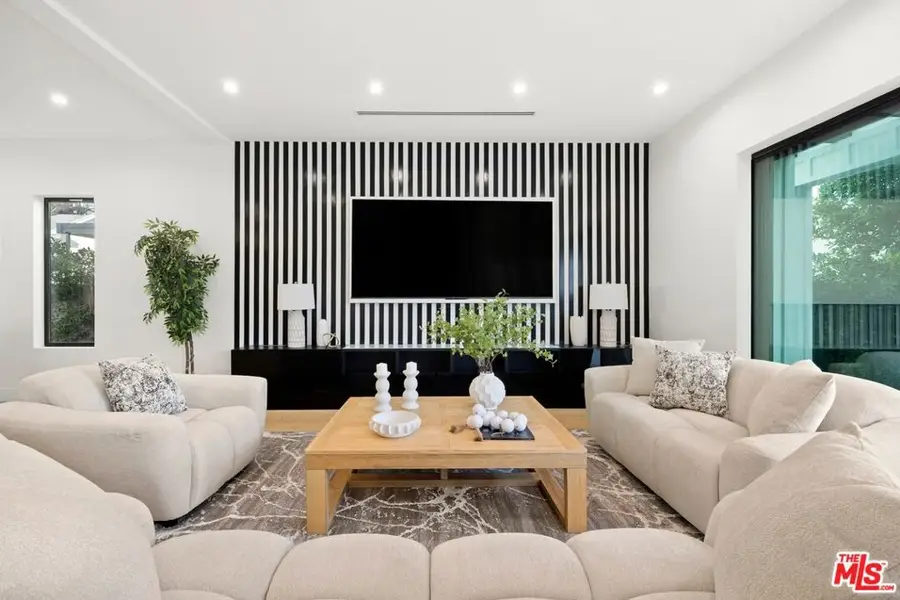 5012 Enfield Avenue, Encino, CA 91316 - #3