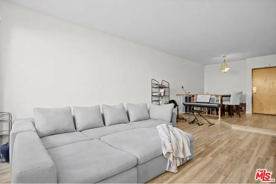 19009 Sherman Way #2, Reseda, CA 91335 - #2