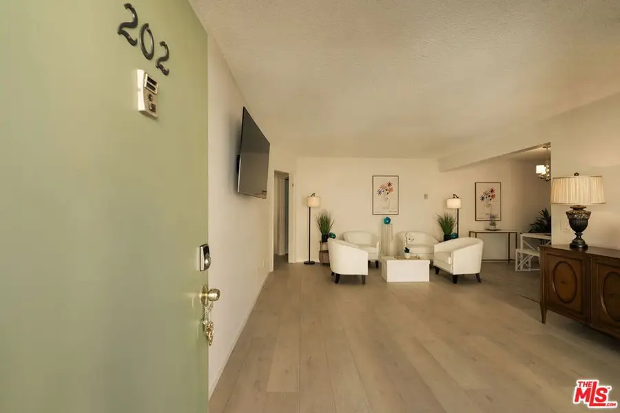 1754 N Kenmore Avenue #202, Los Angeles, CA 90027 - #2