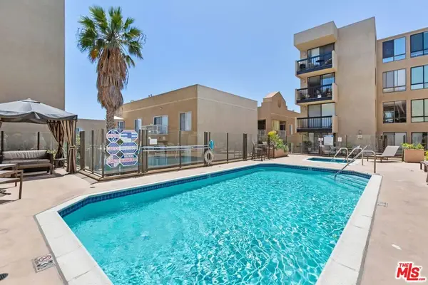 7320 Hawthorn Avenue #401, West Hollywood, CA 90046