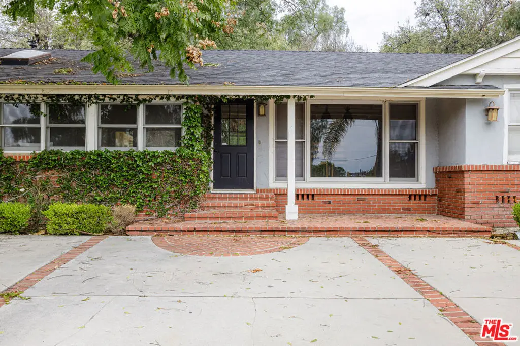 19439 Oxnard Street, Tarzana, CA 91356 - #1