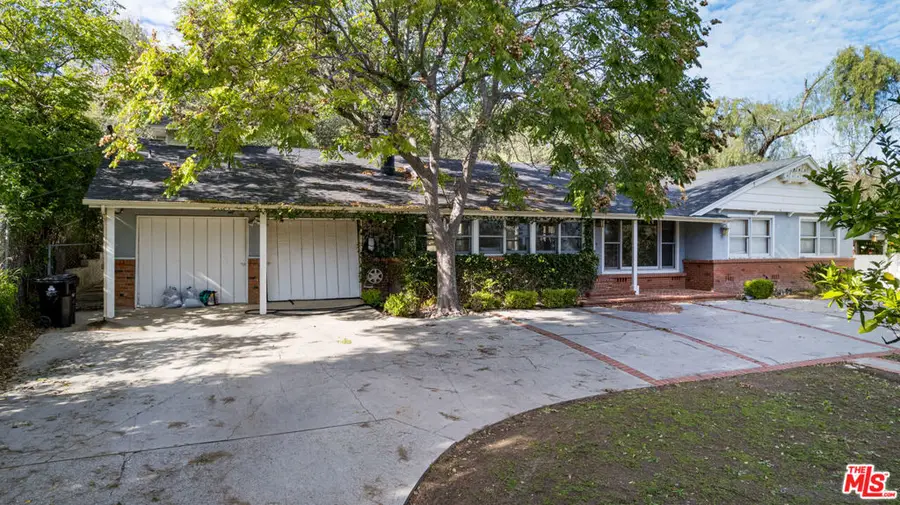 19439 Oxnard Street, Tarzana, CA 91356 - #2